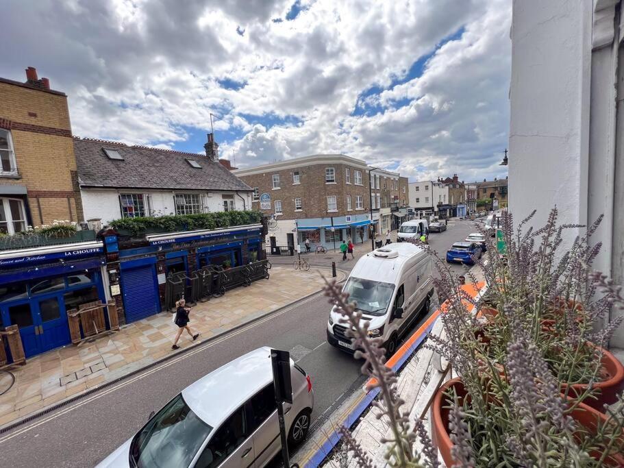 Bijou Flat On Broadway Market Londra Exterior foto