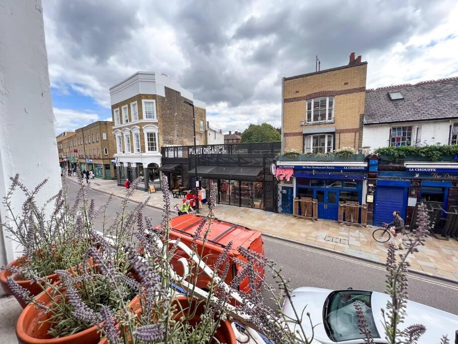 Bijou Flat On Broadway Market Londra Exterior foto